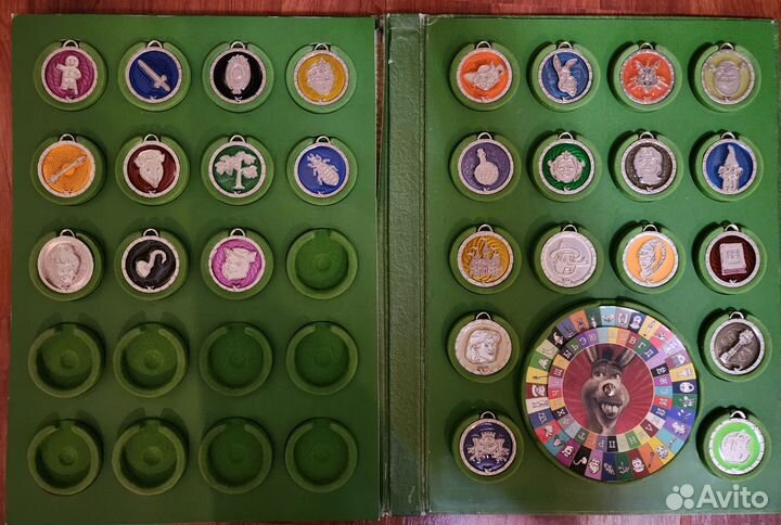 Журнал Шрэка и папка с медальонами