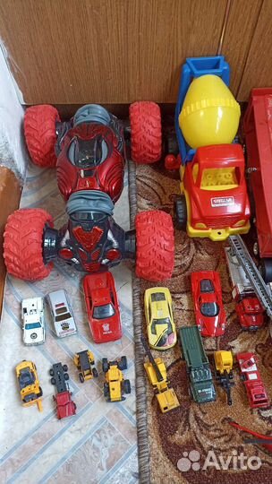 Игрушки для мальчика (машинки, инструменты)