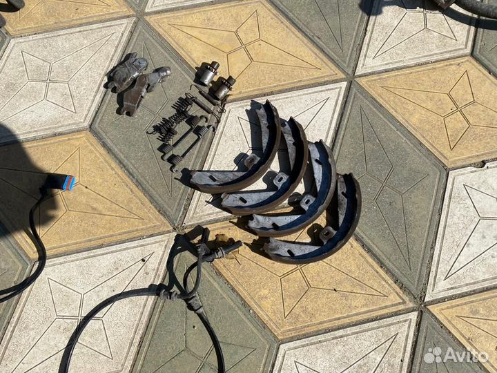 Колодки ручника и механизм ручника на Mercedes W21