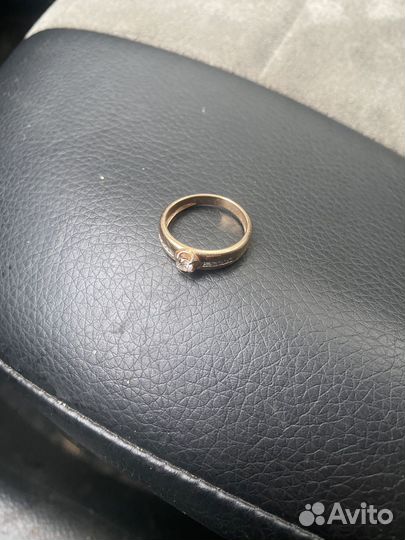 Кольцо золотое с брилиантом