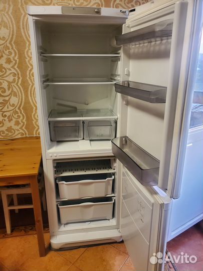 Холодильник ariston