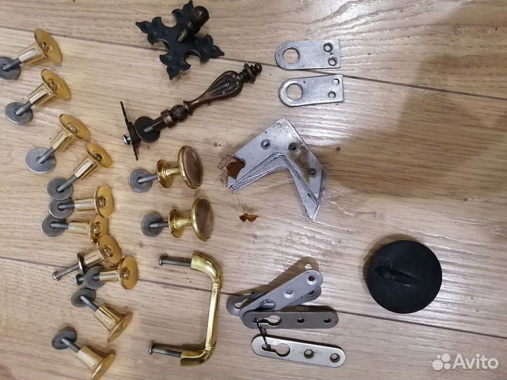 Ручки, петли, уголки для мебели, сопло к пылесосу