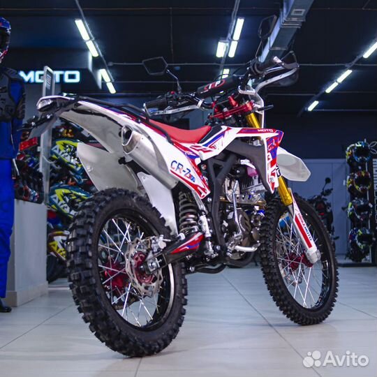 Мотоцикл Regulmoto CR-Z 300 витрина