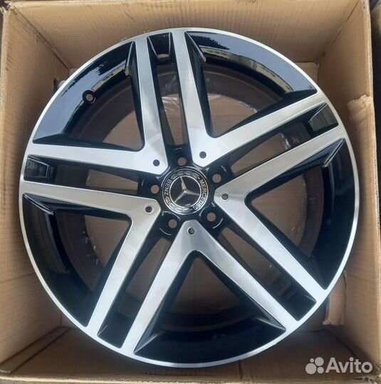 Комплект оригинал на Mercedes V class 447 R19