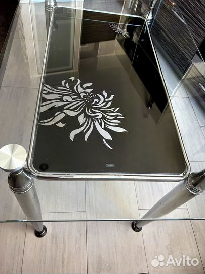 Кухонный стол стеклянный