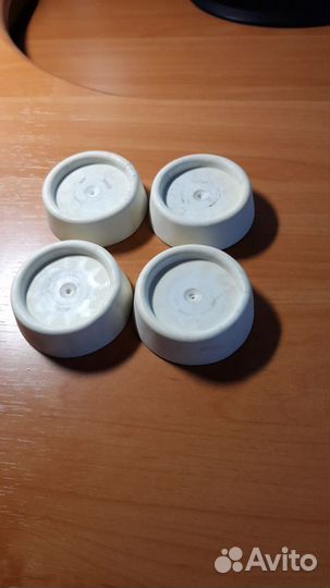 Подставки от вибрации под ножки с/м