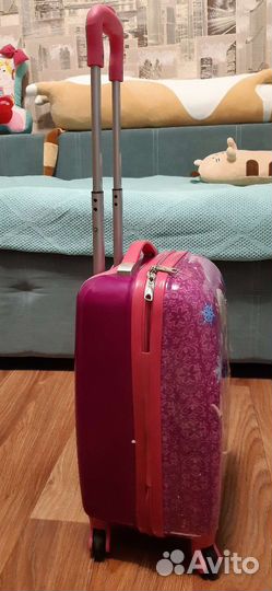 Детский чемодан на колесиках 