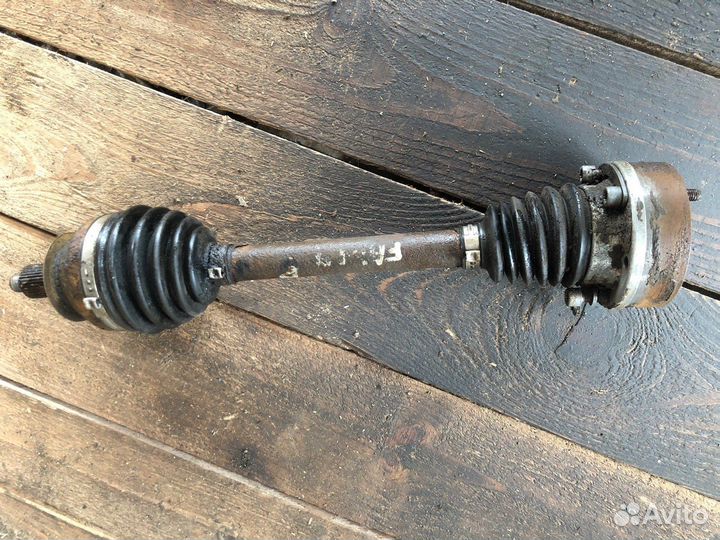 Полуось (привод) передний левый Skoda Fabia 2