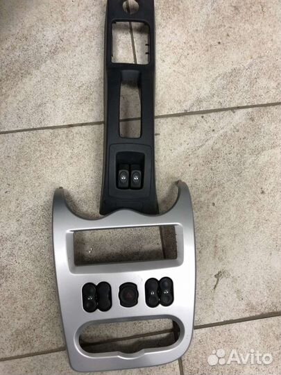 Кнопки стеклоподъёмника Рено Логан 06-14гг