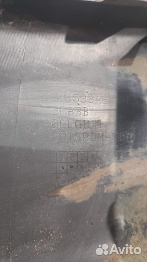 Накладка переднего бампера правая Volvo V40 2