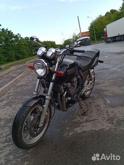 Yamaha XJR400