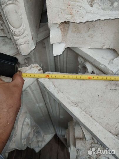 Колонна из гипса