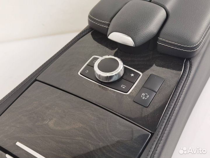 Консоль салона (центральная часть) Mercedes-Benz