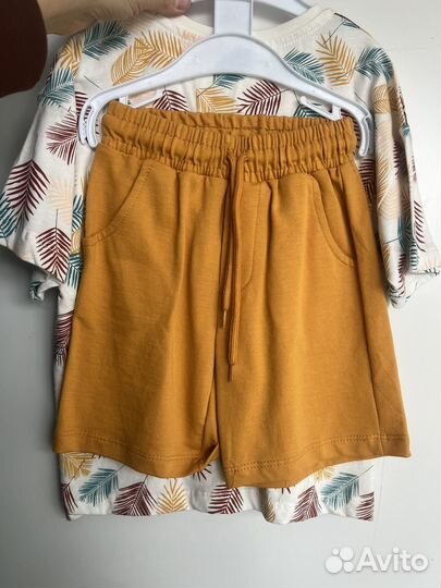 Костюм с листьями на мальчика zara 110 новый