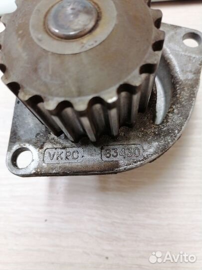 Помпа на Пежо- Ситроен 1,6. На мотор TU5JP4