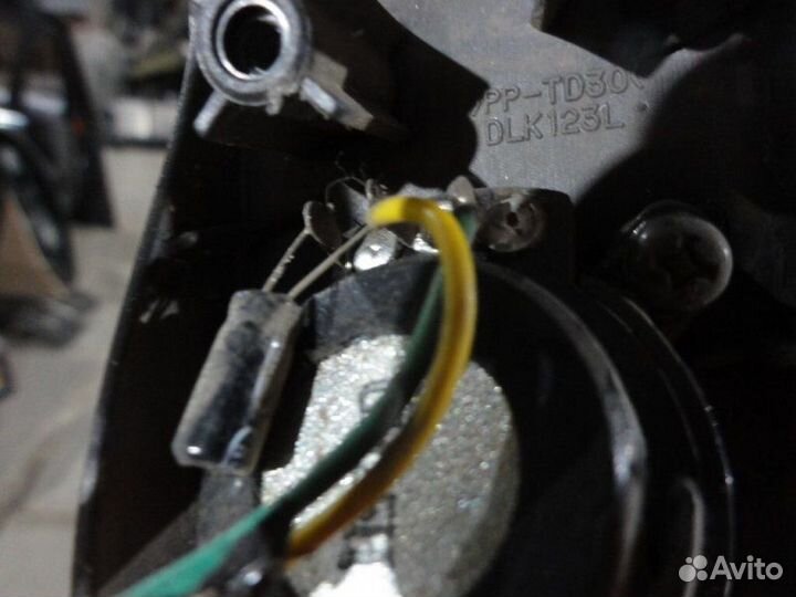 Динамик двери передний левый (высокочастотный)