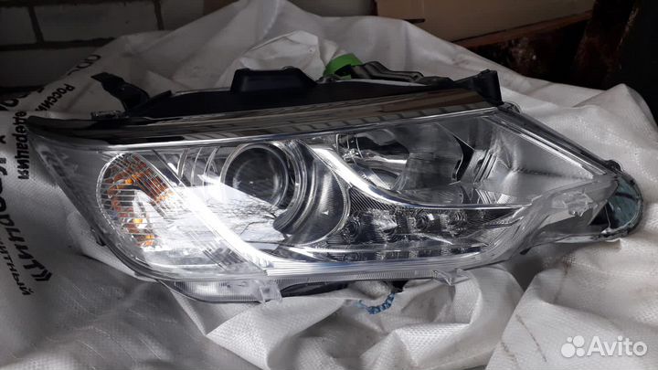 Продам правую фару на toyota camry