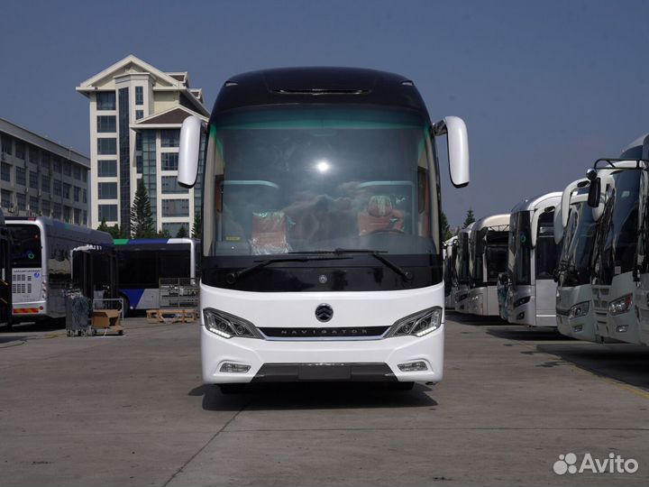 Туристический автобус Golden Dragon XML6129, 2024