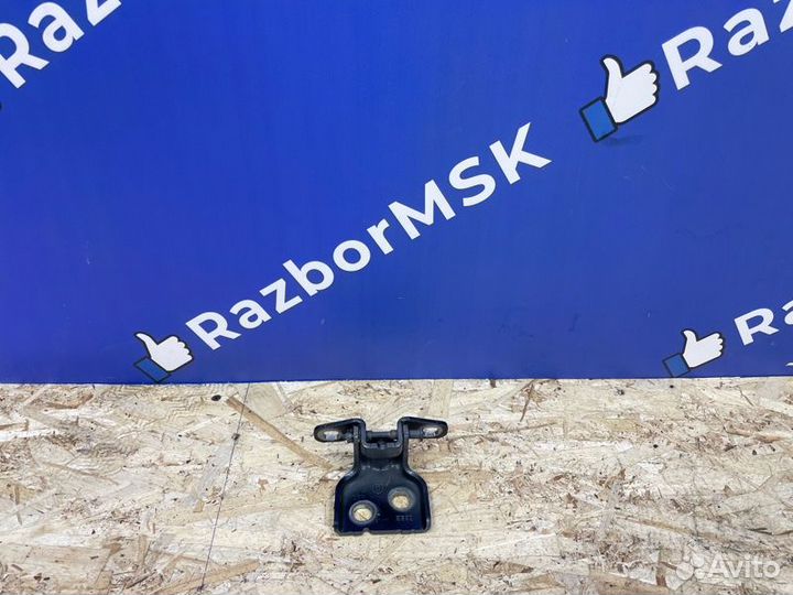 Петля двери передняя левая Renault Dokker