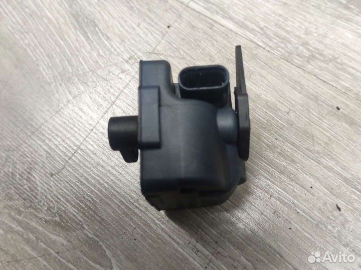 Привод лючка топливного бака Mercedes C W204