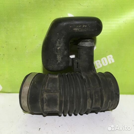 Патрубок воздушного фильтра Сузуки Гранд Витара