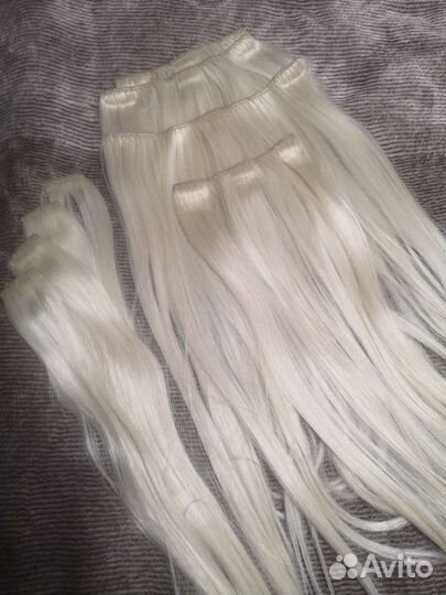 Волосы на заколках блонд