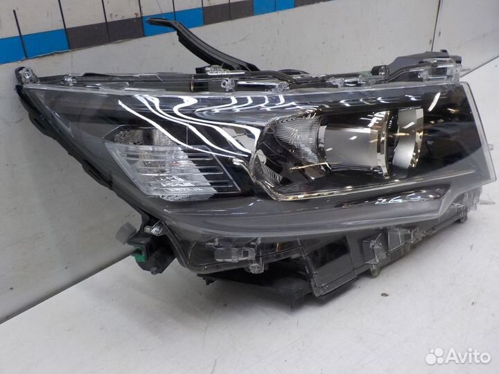 Фара правая Toyota Land Cruiser Prado 2017