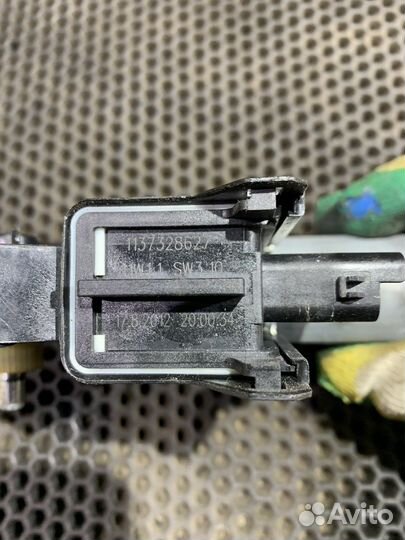 Моторчик стеклоподъемника передний левый Кайрон