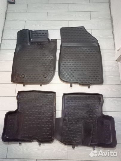 Автомобильные коврики резиновые