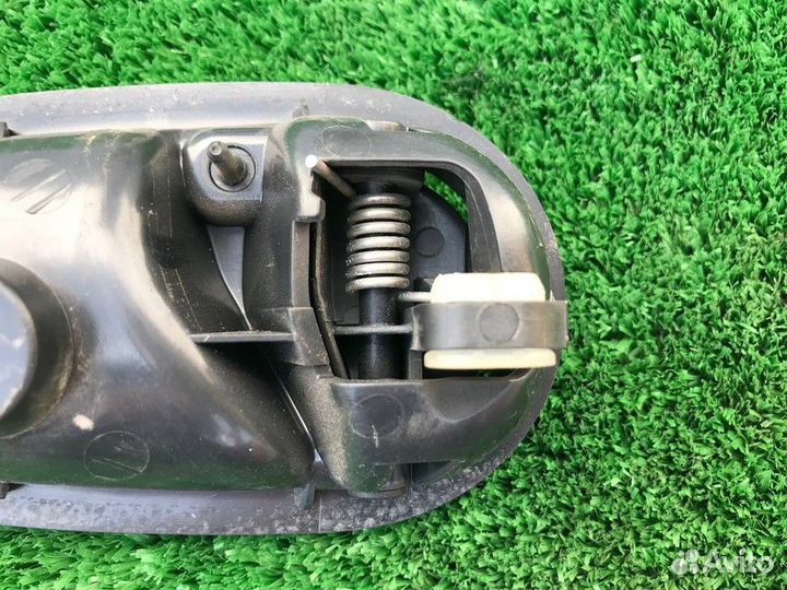 Ручка двери внутренняя задняя правая (R)