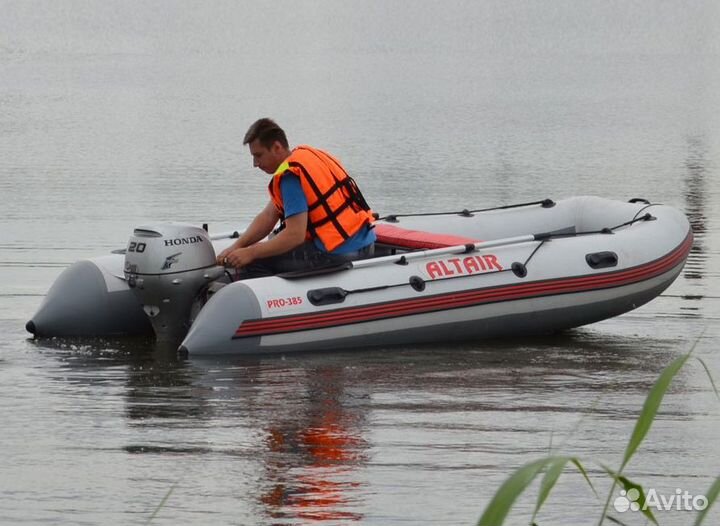 Лодка Altair PRO-385; бело-серая