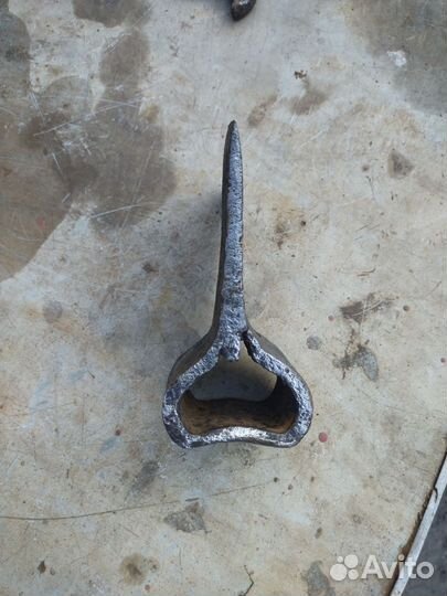 Старинный топор +предмет