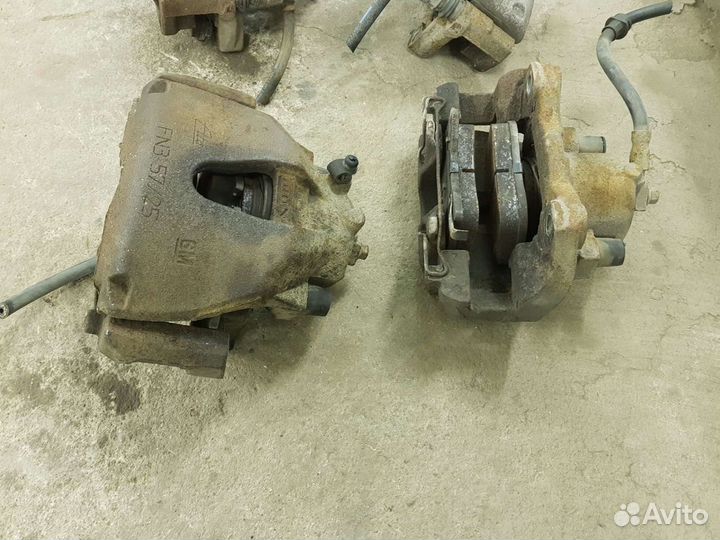 Тормозной суппорт передний Opel astra h