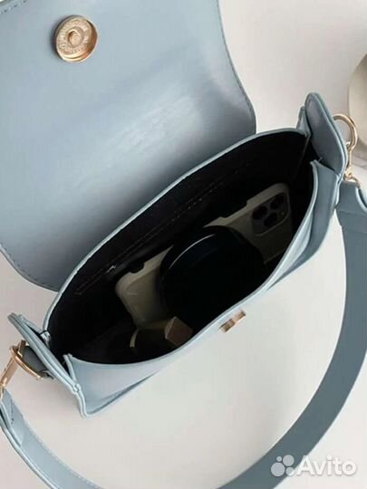 Минималистичная нежно-голубая сумка