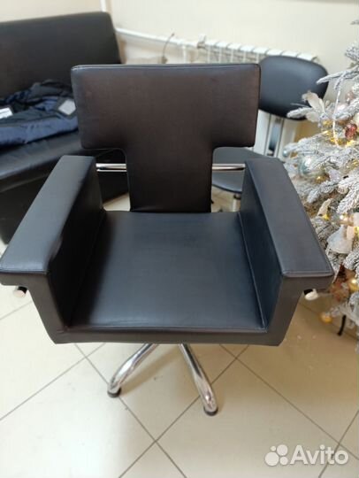 Парикмахерское кресло бу