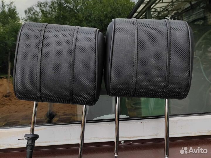 Подголовники с монитором Range Rover