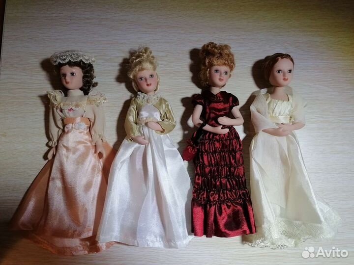 Кукла фарфоровая