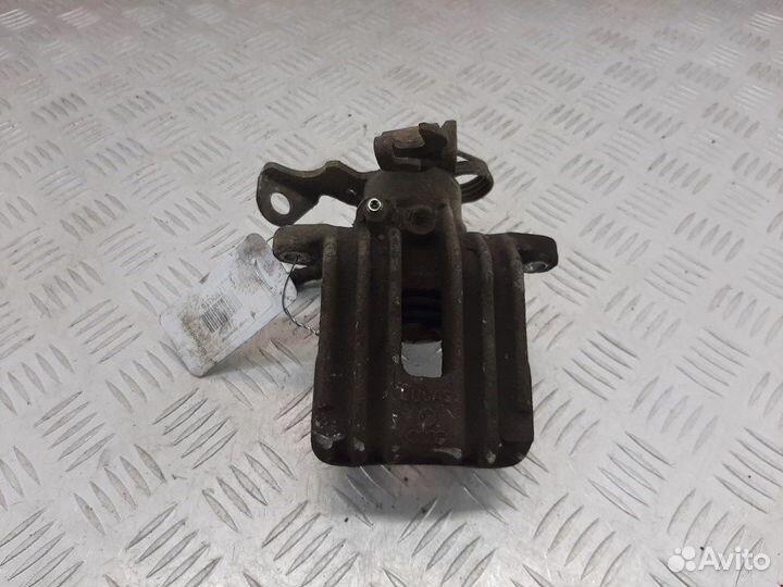 Суппорт задний левый для Audi A6 C5 8E0615423