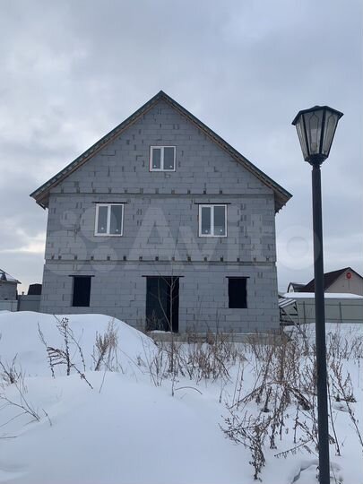 Коттедж 360 м² на участке 10 сот.