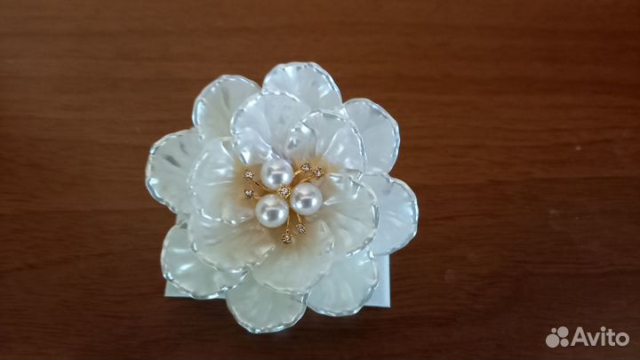 Брошь с жемчужинами