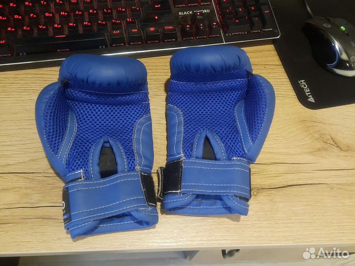 Боксерские перчатки детские 4