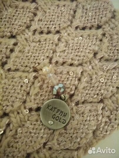 Комплект вещей (шаль + шапочка) на девушку