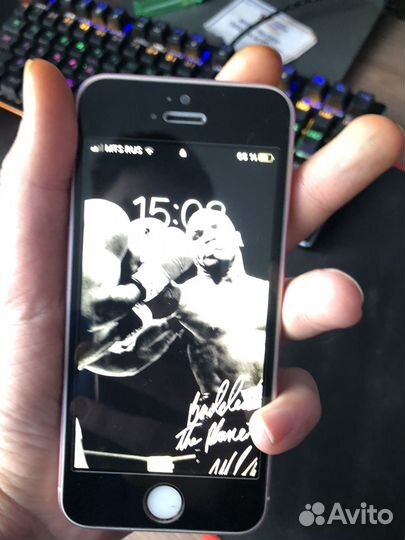 iPhone SE, 16 ГБ