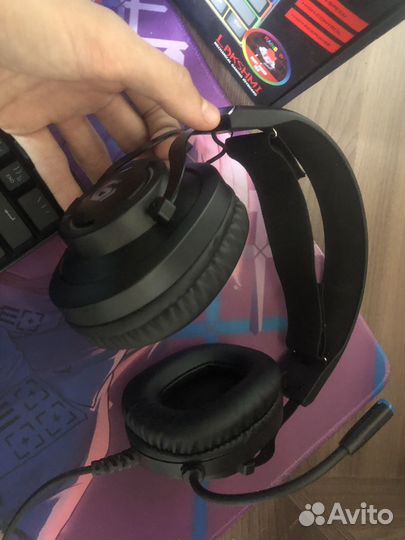 Наушники с микрофоном