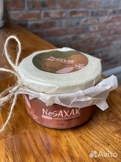 Арахисовая паста, гранола, орешки, подарки