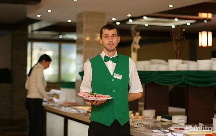 Официант в отель