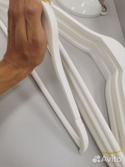 Вешалки плечики пластиковые