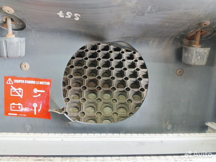 Крышка аккумуляторного ящика