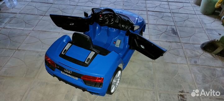 Детская машина на аккумуляторе с пультом Audi R8