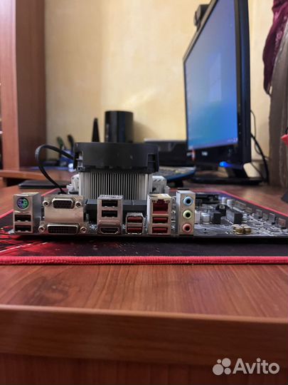 Материнская плата с процессором и памятью